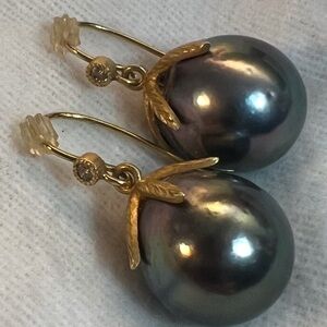 Samira 13 Floating Tahitian Pearl Earrings 🩶💛